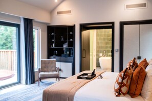 Luxury Tree House, 2 Bedrooms | Hypo-allergenic bedding, minibar, desk, soundproofing