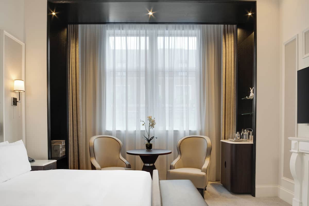 Fairmont King, Chambre Standard, 1 trÚs grand lit | Literie hypoallergénique, minibar, bureau, chambres insonorisées