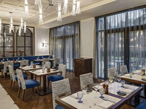 2 Restaurants, Frühstück, Mittagessen, Abendessen, regionale Küche
