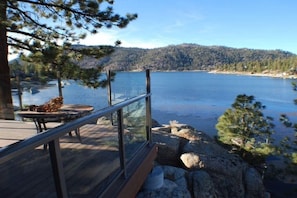 Outdoor dining - Boulder Cove • Lakefront Estate • Kayaks & SUP (Big Bear Lake)