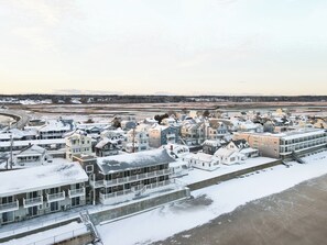 Exterior - 10 SECOND WALK TO BEACH: RARE ATLANTIC AVE PET FRIENDLY OCEANVIEW CONDO (Wells)