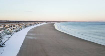 10 SECOND WALK TO BEACH: RARE ATLANTIC AVE PET FRIENDLY OCEANVIEW CONDO