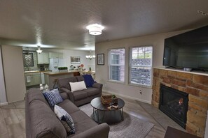 Smart TV y chimenea