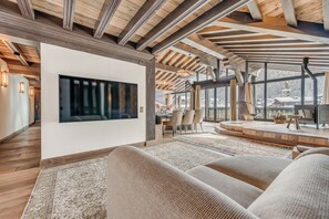 المنشأة من الداخل