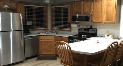 Cozy Toots’s Country Home 3 bedroom 2 bath home centrally located!<br>