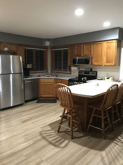Cozy Toots’s Country Home 3 bedroom 2 bath home centrally located!<br>