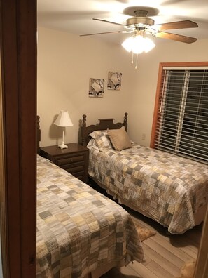 3 chambres, fer et planche à repasser, Wi-Fi, literie fournie
