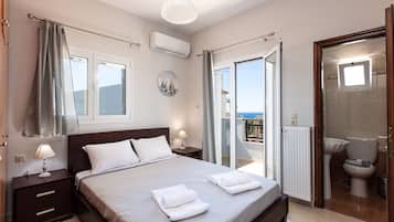 Apartemen, 3 kamar tidur, pemandangan laut | 3 kamar tidur, brankas, kedap suara, dan setrika/meja setrika