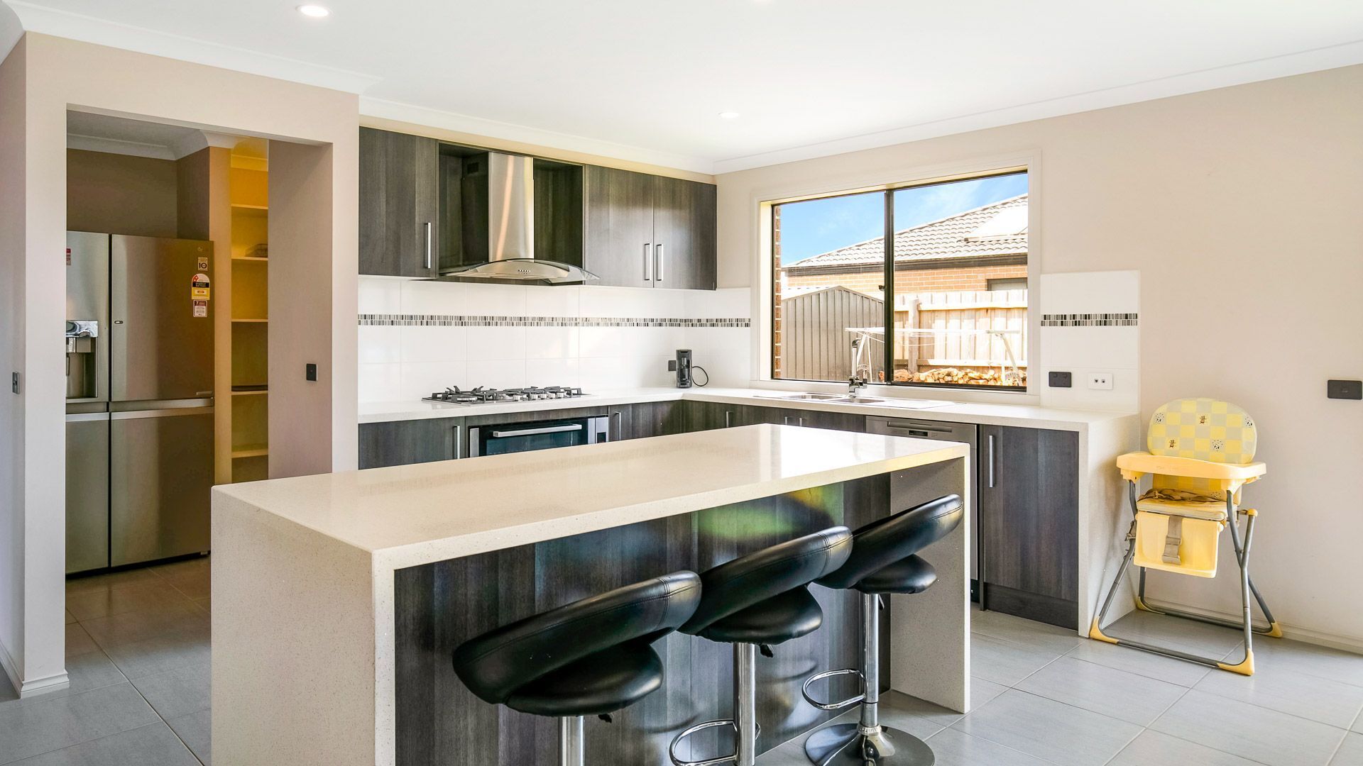 Køleskab, mikrobølgeovn, ovn, kogeplade