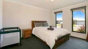 5 bedrooms, iron/ironing board, travel cot, Internet