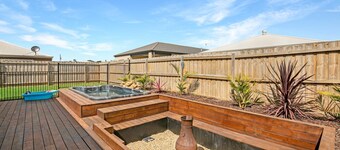 Island Time - stunning near new home in Cowes