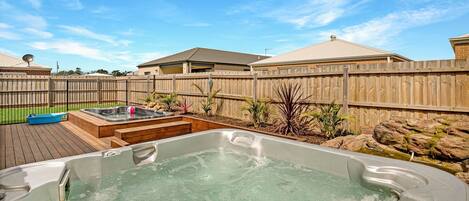 Outdoor spa tub