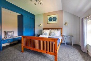 5 bedrooms, iron/ironing board, free WiFi, bed sheets