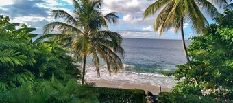 Beachfront 2BR Family Apartment Courland Bay, Saltwater Pool & Panoramic Views