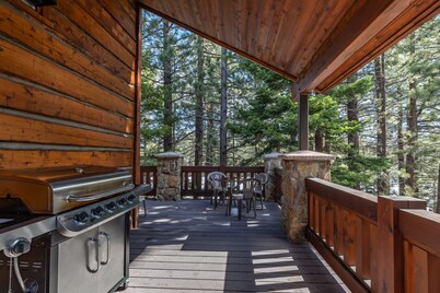 Large Luxury Home, Near The Village, On Golf Course. Gas Grill & Washer/Dryer