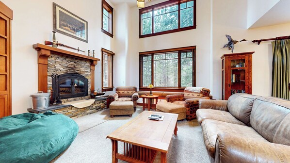 Fireplace, DVD player, stereo