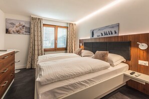 1 bedroom, iron/ironing board, WiFi, bed sheets - Romantic Venus Premium Gold ; with Fireplace, 5p, centre (Zermatt)
