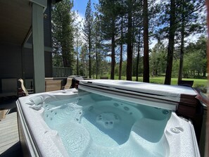 مغطس سبا خارجي