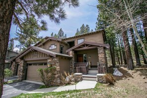 Exterior - Pet-Friendly, Stunning! On Golf Course! Private Hot Tub, Grill, Washer/Dryer (Mammoth Lakes)