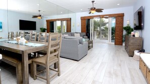 TV, ping pong - 409 Mariners Club - 3 bedroom townhome with breathtaking ocean views (Key Largo)