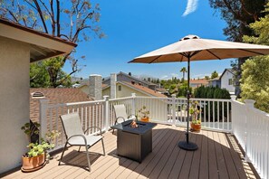 A deck with a fire pit, outdoor furniture, and potted plants. - STUNNING HOME WITH SPA, FRONT AND BACK YARD, HUGE DECK, OUTSTANDING LOCATION (Lake Forest)
