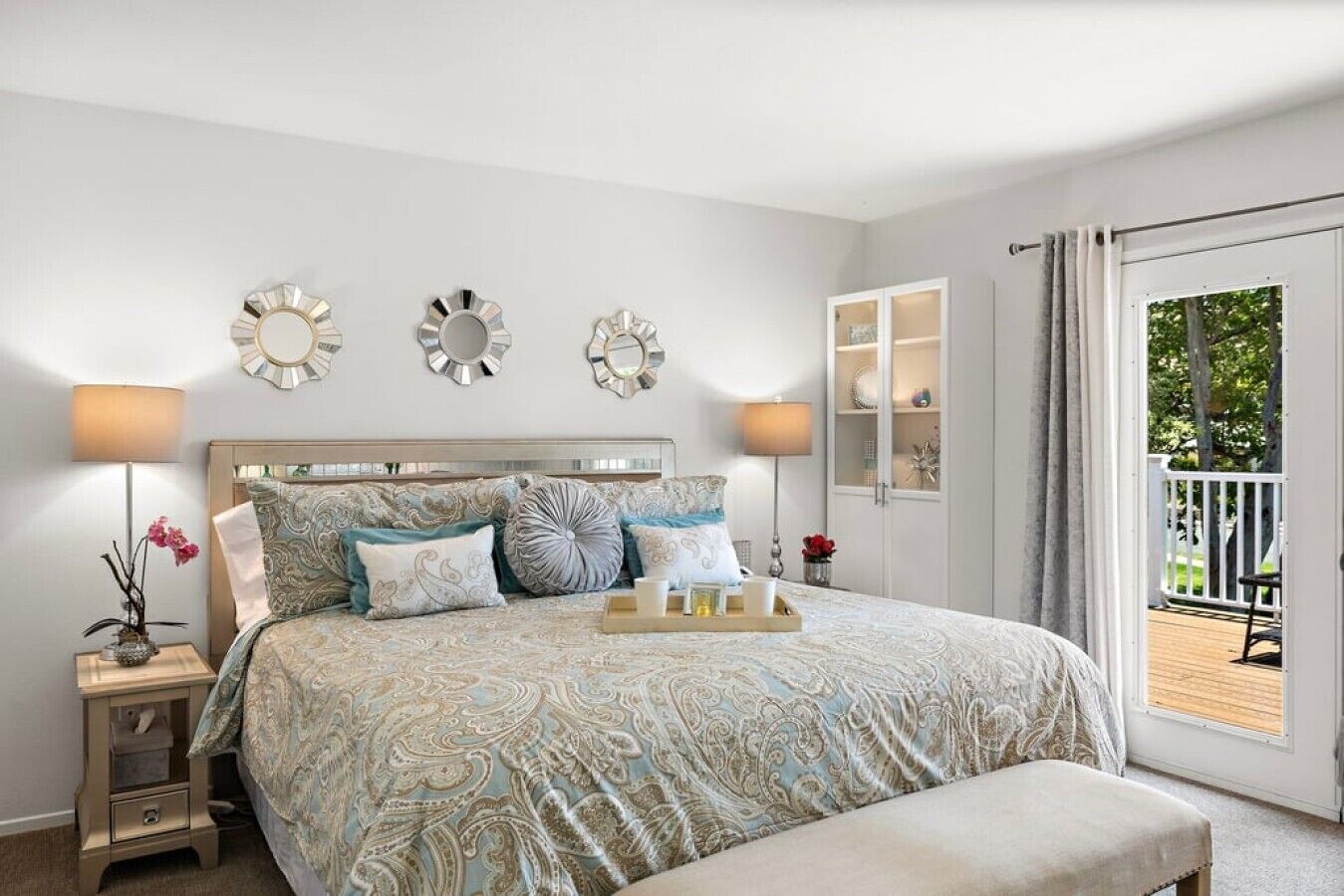 4 bedrooms, desk, iron/ironing board, travel crib