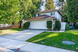 Exterior - STUNNING HOME WITH SPA, FRONT AND BACK YARD, HUGE DECK, OUTSTANDING LOCATION (Lake Forest)