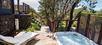 Illaroo - Absolute Beachfront with Spa
