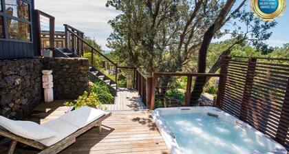Illaroo - Absolute Beachfront with Spa