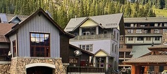 Unbelievably Convenient Ski In Ski Out Winter Park Base/Gondola Mountain Retreat