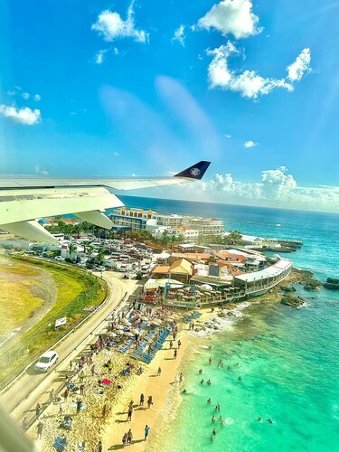 Until 6 people, 2 spacious bedrooms, front of the sea, pools tennis parking BBQ