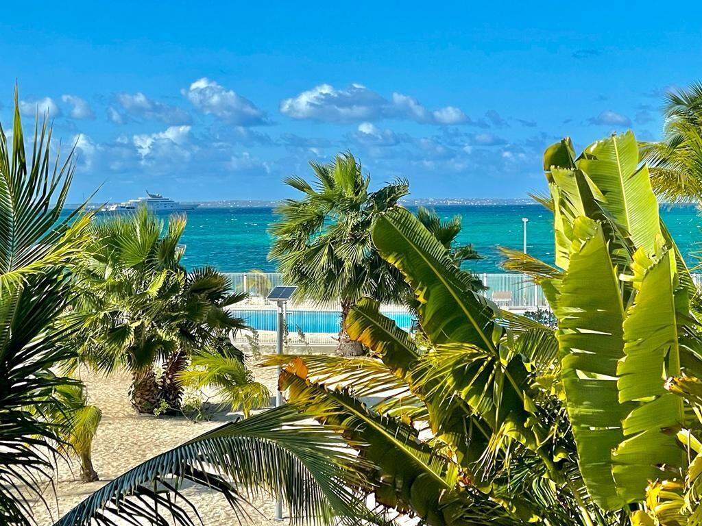 Plage, chaises longues, serviettes de plage