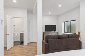 4 habitaciones, tabla de planchar con plancha, wifi y ropa de cama