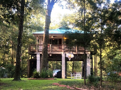 Suwannee River Retreat with Private Dock, Free Kayaks, and Fire pit