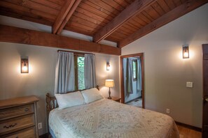 3 bedrooms, WiFi, bed sheets - Explore on 13 Acres of Private Land | Black Dog | Bring Your Pups (Grassy Creek)
