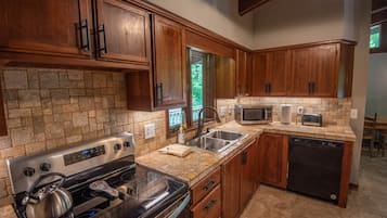 冰箱、微波炉、烤箱、炉灶