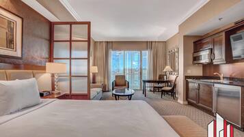 In-room safe, desk, iron/ironing board, free WiFi