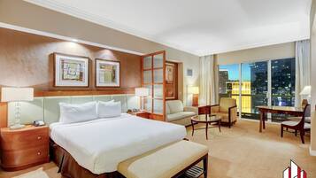 セーフティボックス (室内)、デスク、アイロン / アイロン台、WiFi (無料)