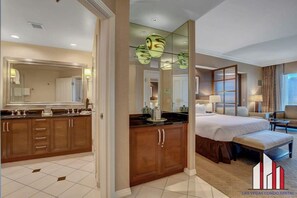 In-room safe, desk, iron/ironing board, free WiFi