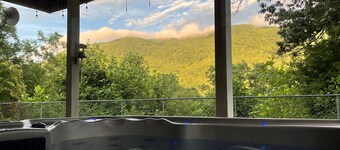 Hot tub-Mountain View -Fire Pit-Pool Table & Ping Pong Table-
