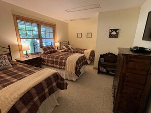 7 bedrooms, travel cot, free WiFi, bed sheets