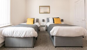 2 多间卧室、熨斗/熨衣板、免费 WiFi、床单