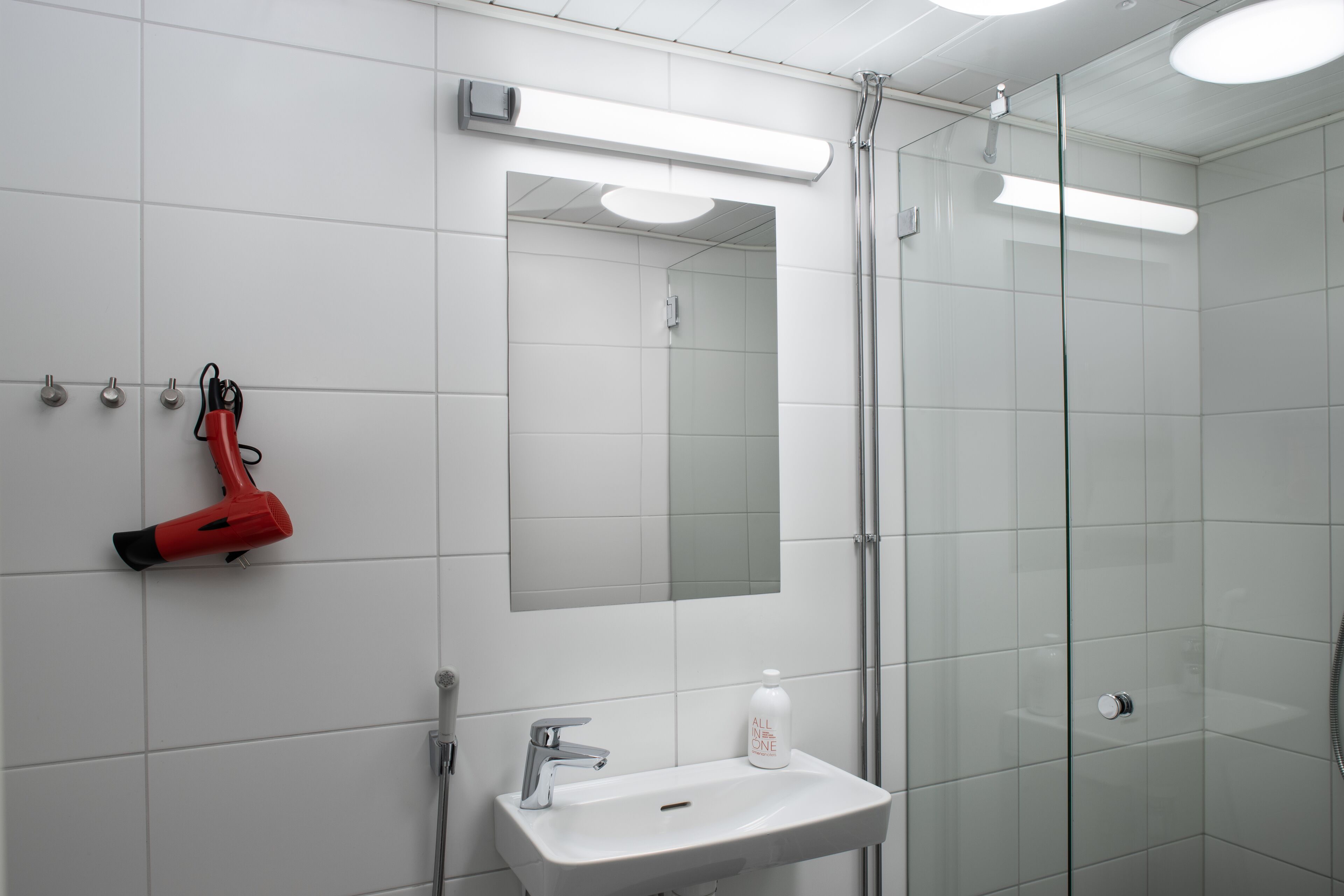 double room | bathroom sink