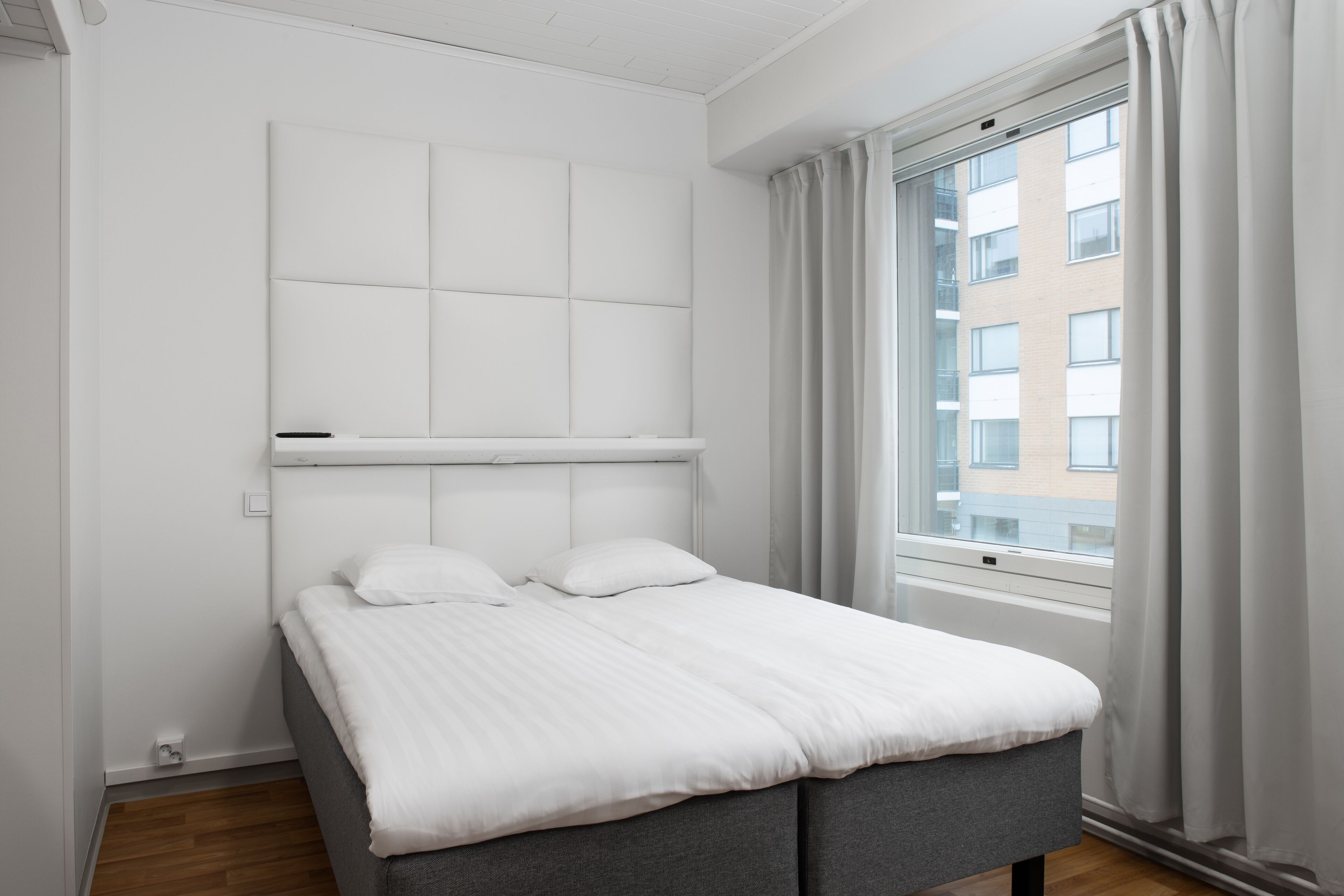 Sistema de insonorización, wifi gratis y ropa de cama 