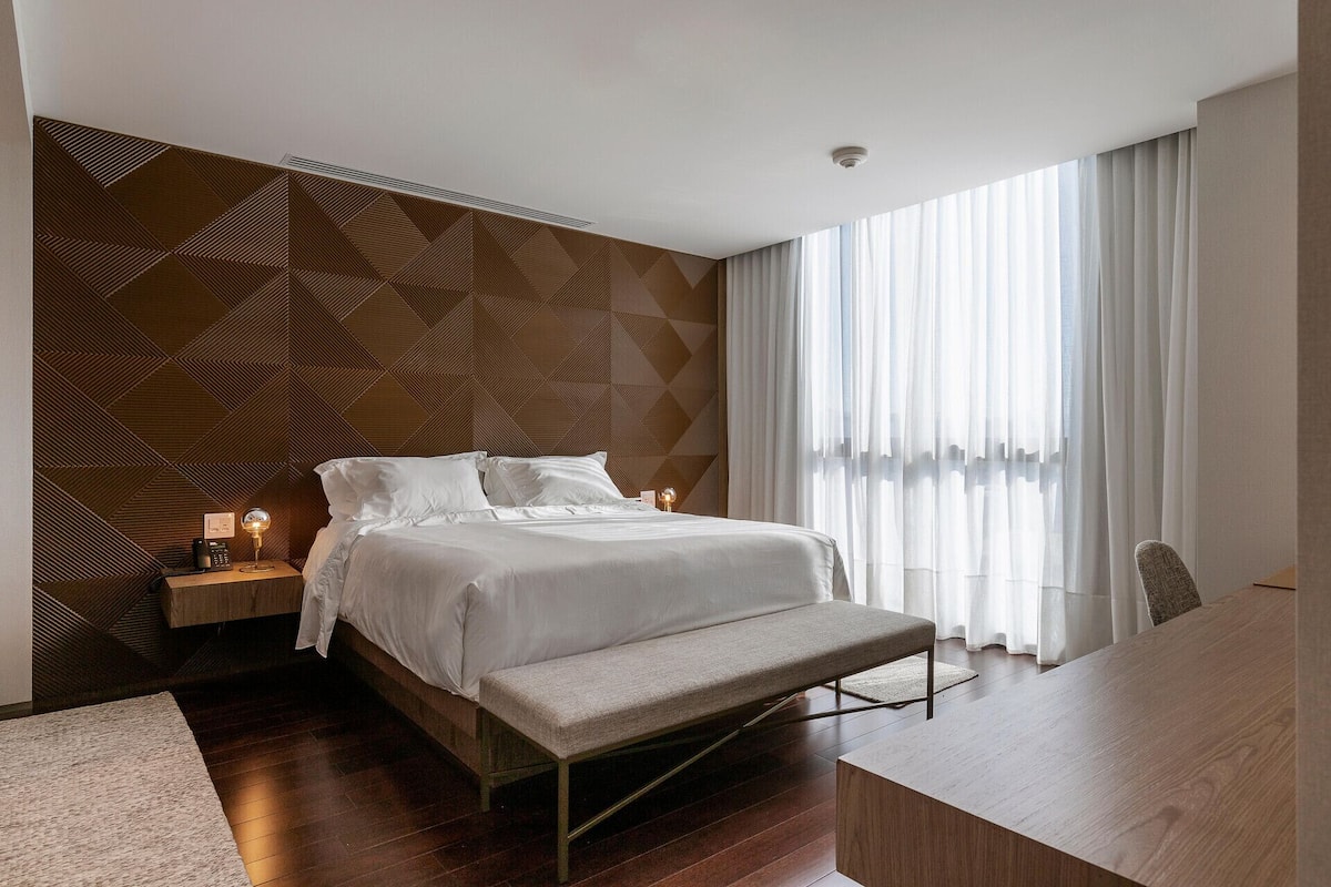 1 bedroom, premium bedding, pillow-top beds, minibar