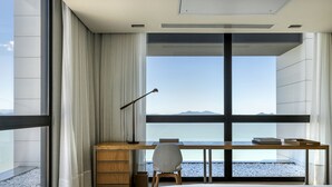 Suite LK Aqua | Sengetøy av topp kvalitet, senger med overmadrass og minibar