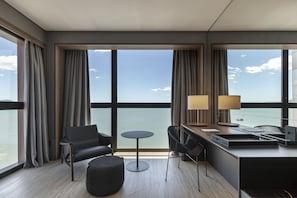Luxo Frente Mar | Premium bedding, pillowtop beds, minibar, in-room safe