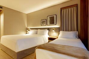 Superior Família Vista Parcial Mar | Premium bedding, pillowtop beds, minibar, in-room safe - LK Design Hotel (Florianópolis)