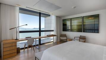 Suite LK Aqua | Premium bedding, pillowtop beds, minibar, in-room safe