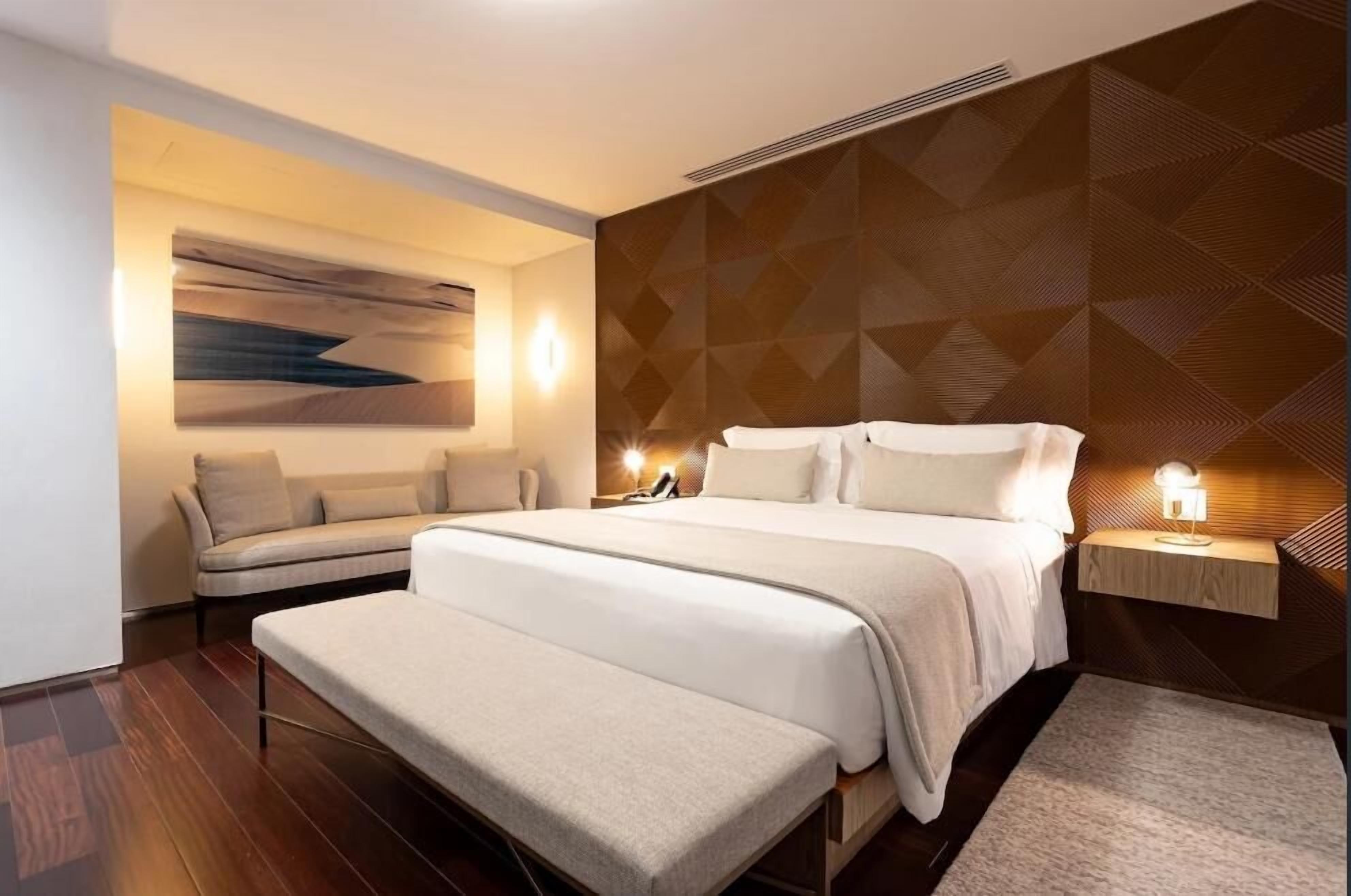 Premium bedding, pillow-top beds, minibar, in-room safe